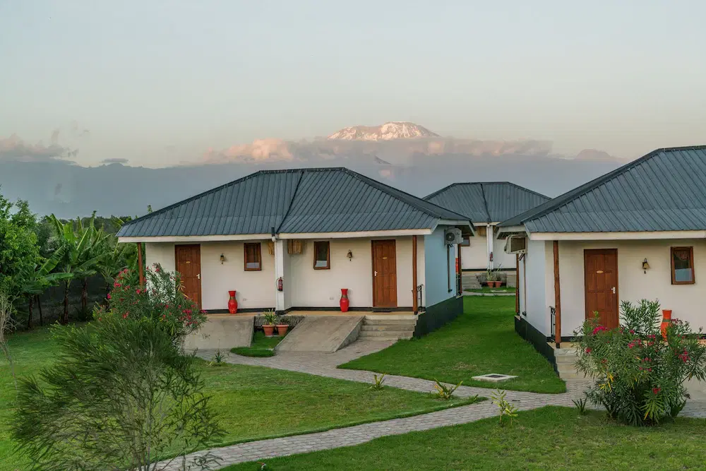 moyoni airport lodge